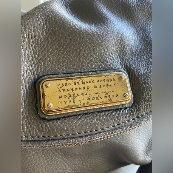Marc by Marc Jacobs Natasha Taupe Leather Bag with Gold Plaque - Picture 3 of 16